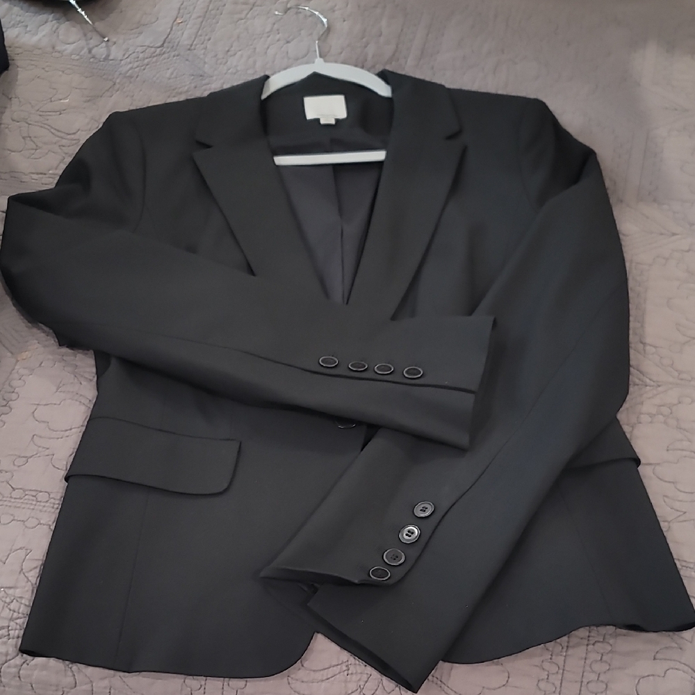 Halogen Black Fitted Blazer with Structured Shoulders
